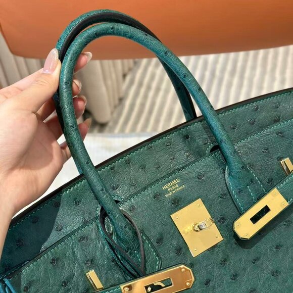 Classic Hermes Bag: A Stylish and Versatile Choice for Elegance - Picture 4 of 6